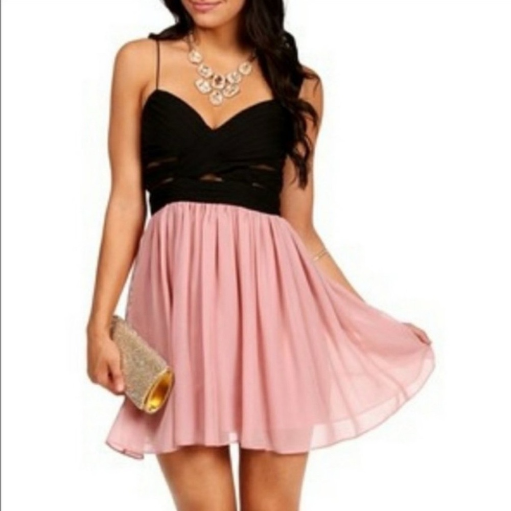 Hailey Logan by Adrianna Papell cute Dress